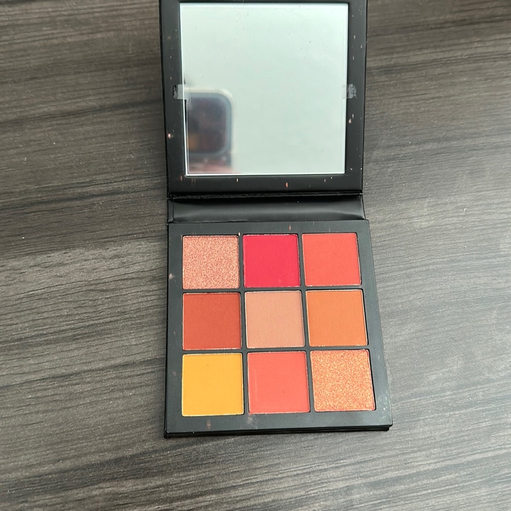 NIB Huda Beauty Coral Obsession Palette